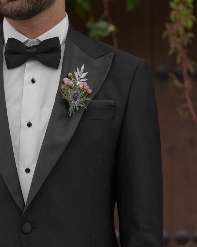 Gentlemanβs Grace|Boutonniere - Alissar Flowers Amman