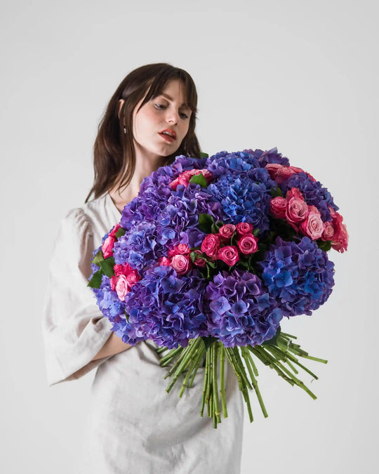 Hold Me Abloom|Hand Bouquet - Alissar Flowers Amman