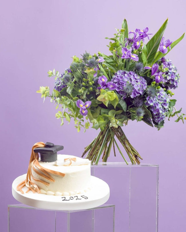 Bloom & Cake|Graduation Bundle - Alissar Flowers Amman