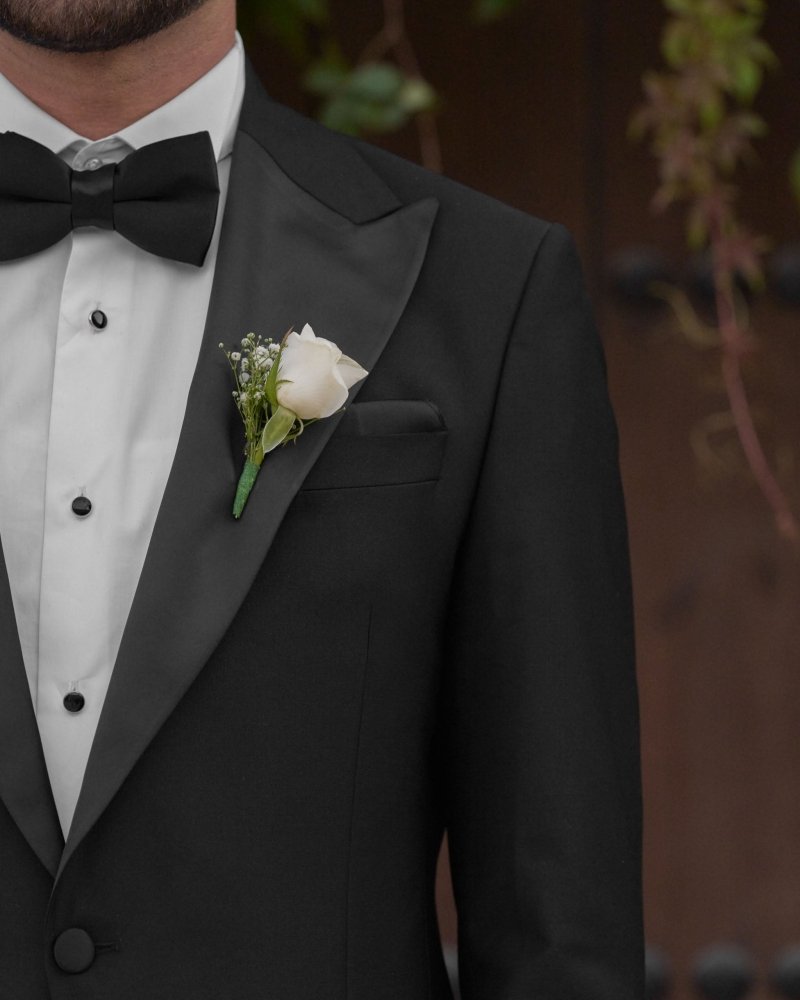 Pin Perfection|Boutonniere - Alissar Flowers Amman