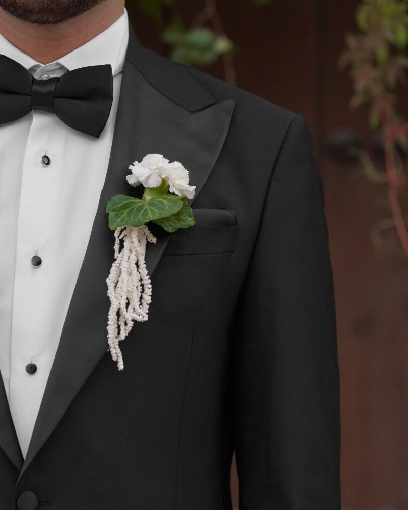 Classic Charisma|Boutonniere - Alissar Flowers Amman