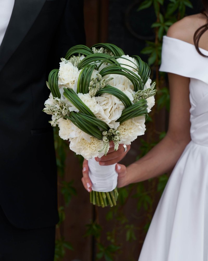 She Twirls|Bridal Bouquet - Alissar Flowers Amman