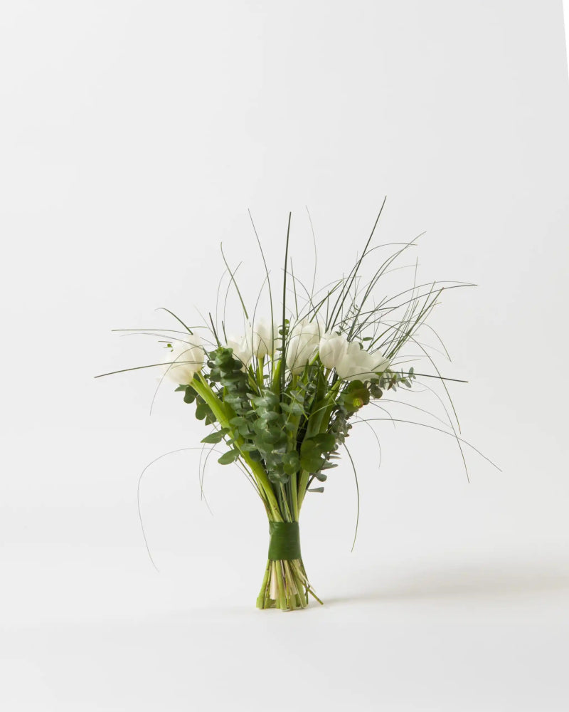 Hold Me Delicate|Hand Bouquet - Alissar Flowers Amman