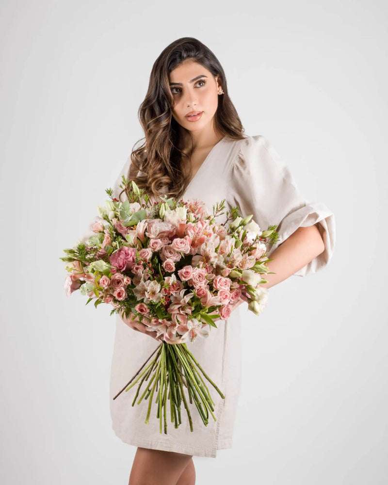 Hold Me Glowing|Hand Bouquet - Alissar Flowers Amman