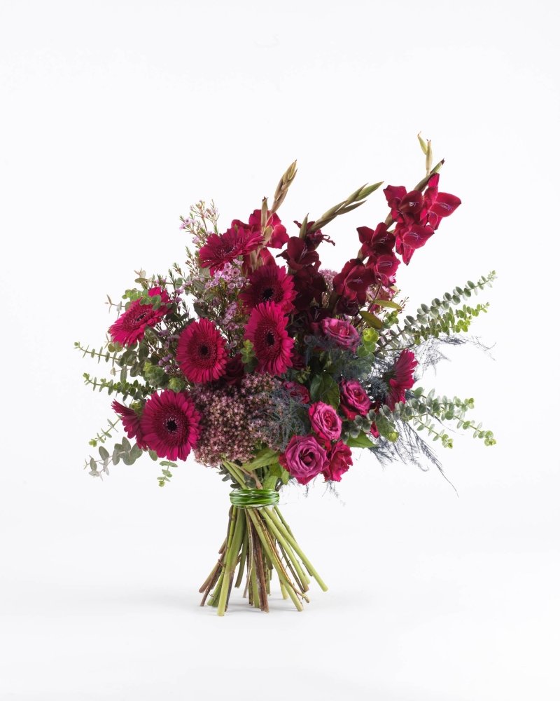 Hold Me Lovely|Hand Bouquet - Alissar Flowers Amman