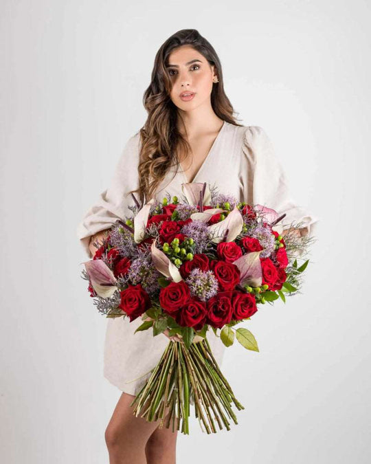 Hold Me Precious|Hand Bouquet - Alissar Flowers Amman