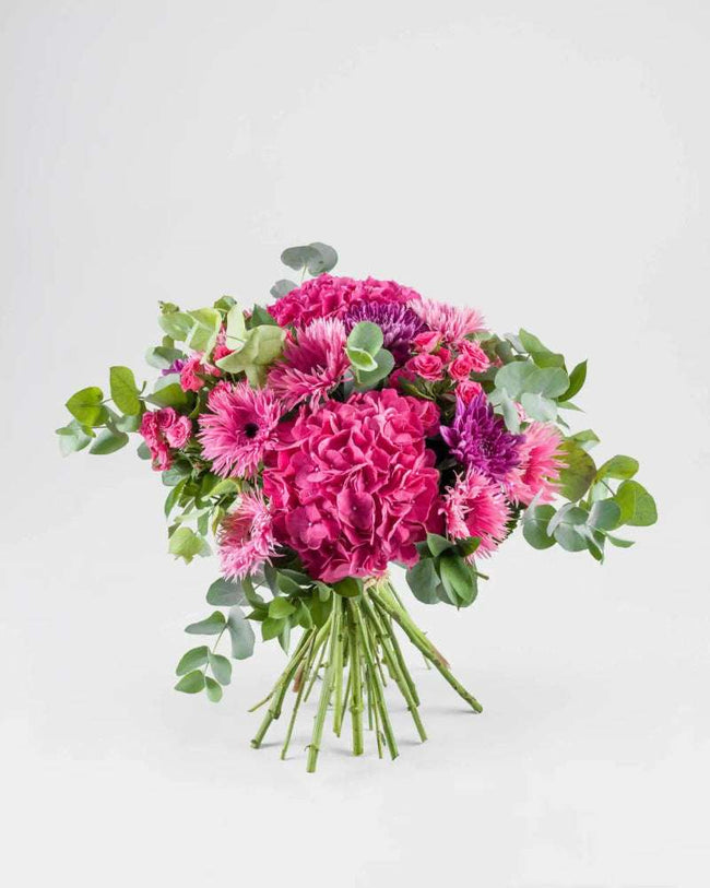 Hold Me Pretty|Hand Bouquet - Alissar Flowers Amman