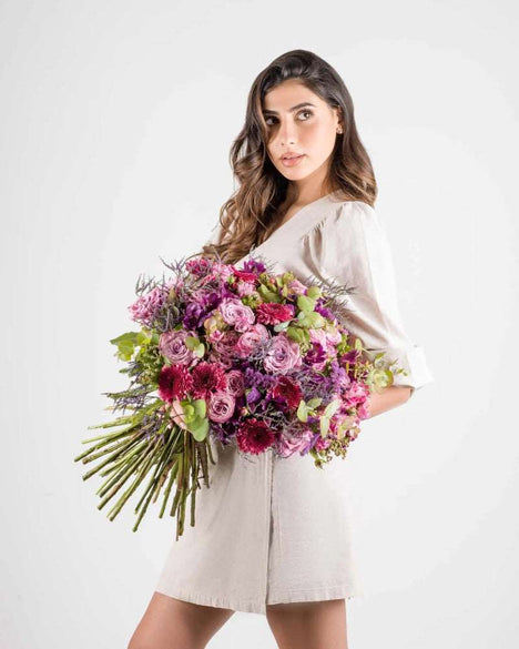 Hold Me Treasured|Hand Bouquet - Alissar Flowers Amman