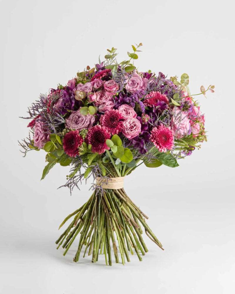 Hold Me Treasured|Hand Bouquet - Alissar Flowers Amman