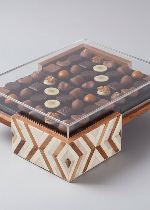 Läderach - Eid Praline Box (652g) type | Alissar Flowers