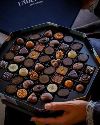 Läderach - Octagon Velvet Box type | Alissar Flowers