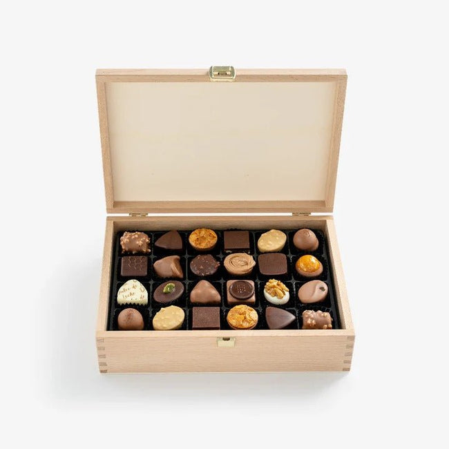 Läderach - Woodbox of 48 Assorted Praline Chocolates type | Alissar Flowers