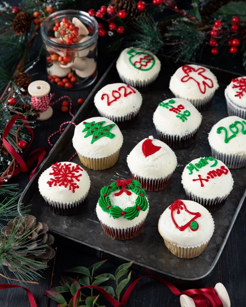 Sugar Daddy's Christmas Cupcake (12 pcs) - Design 2|Cupcake - Alissar Flowers Amman