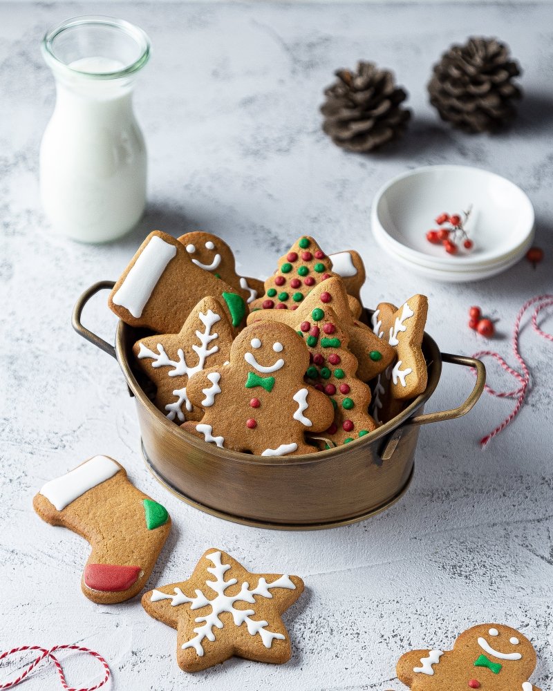 Sugar Daddy's Christmas Design Minimalist & Gingerbread Men Cookies|Cake - Alissar Flowers Amman