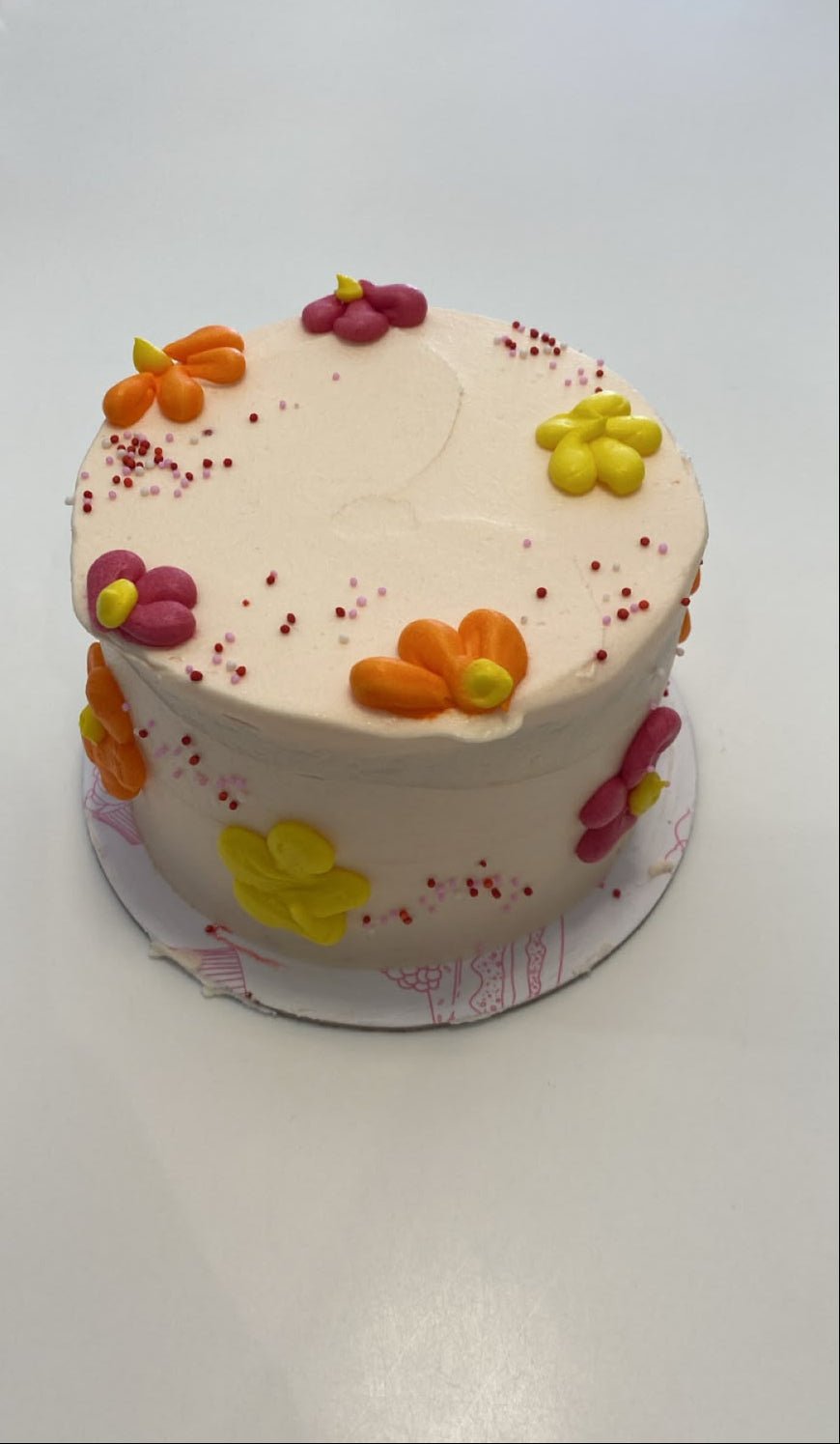 Sugar Daddy's Minimalist Cake type | Alissar Flowers