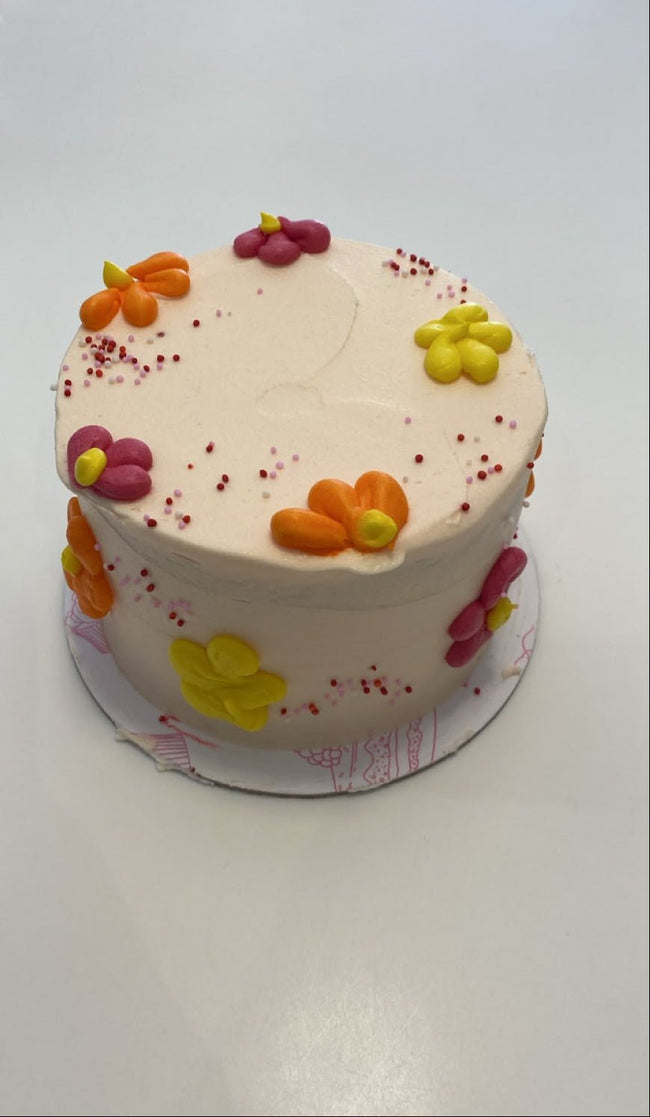 Sugar Daddy's Minimalist Cake type | Alissar Flowers