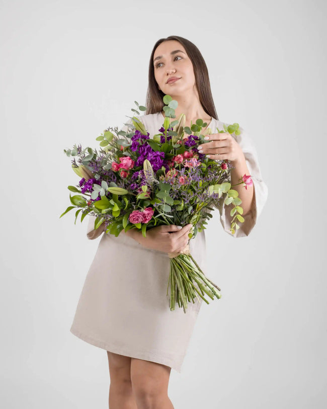 Hold Me Near|Hand Bouquet - Alissar Flowers Amman