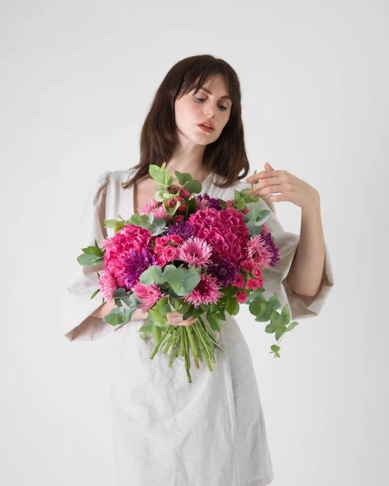 Hold Me Pretty|Hand Bouquet - Alissar Flowers Amman